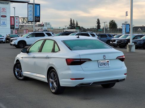 Used 2021 Volkswagen Jetta R-Line image 4