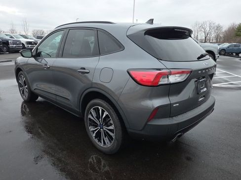 Used 2022 Ford Escape SE w/ SE Sport Appearance Package image 15