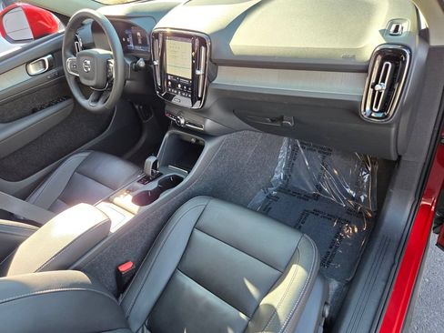 Used 2023 Volvo XC40 B5 Core w/ Convenience Package AWD/4WD image 21