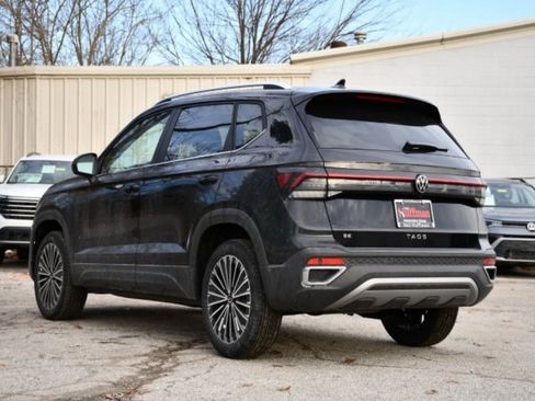 New 2026 Volkswagen Taos SE image 5