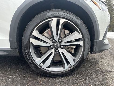 Certified 2025 Volvo V60 B5 Cross Country Plus image 11