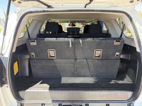 Used 2012 Toyota 4Runner SR5 w/ Convenience Pkg image 9