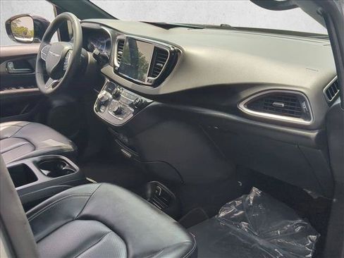 Used 2025 Chrysler Pacifica Select FWD image 21