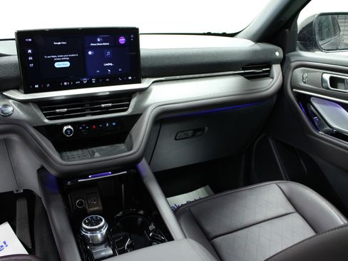 Used 2025 Ford Explorer Platinum image 20