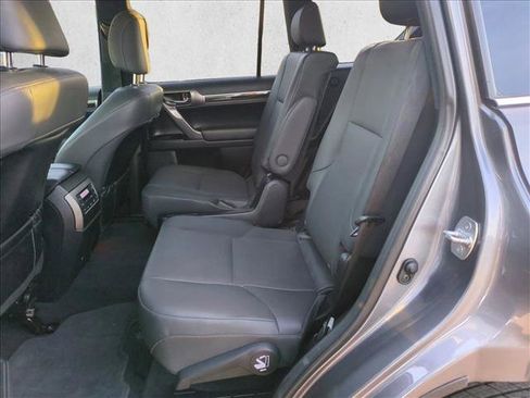 Used 2023 Lexus GX 460 Premium w/ Accessory Package image 19
