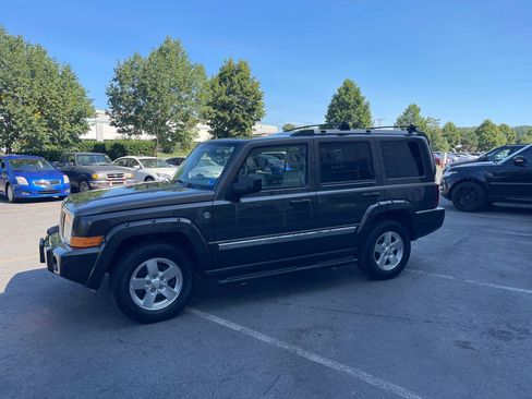 Used 2006 Jeep Commander Limited AWD/4WD image 4