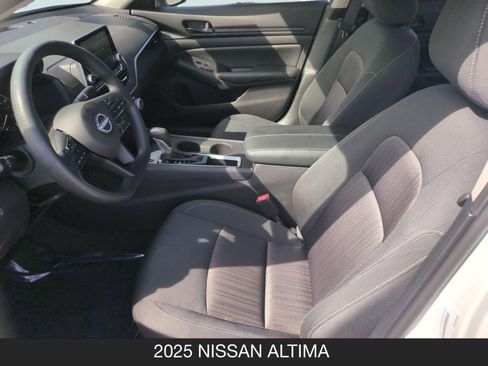 Used 2025 Nissan Altima 2.5 S FWD image 14