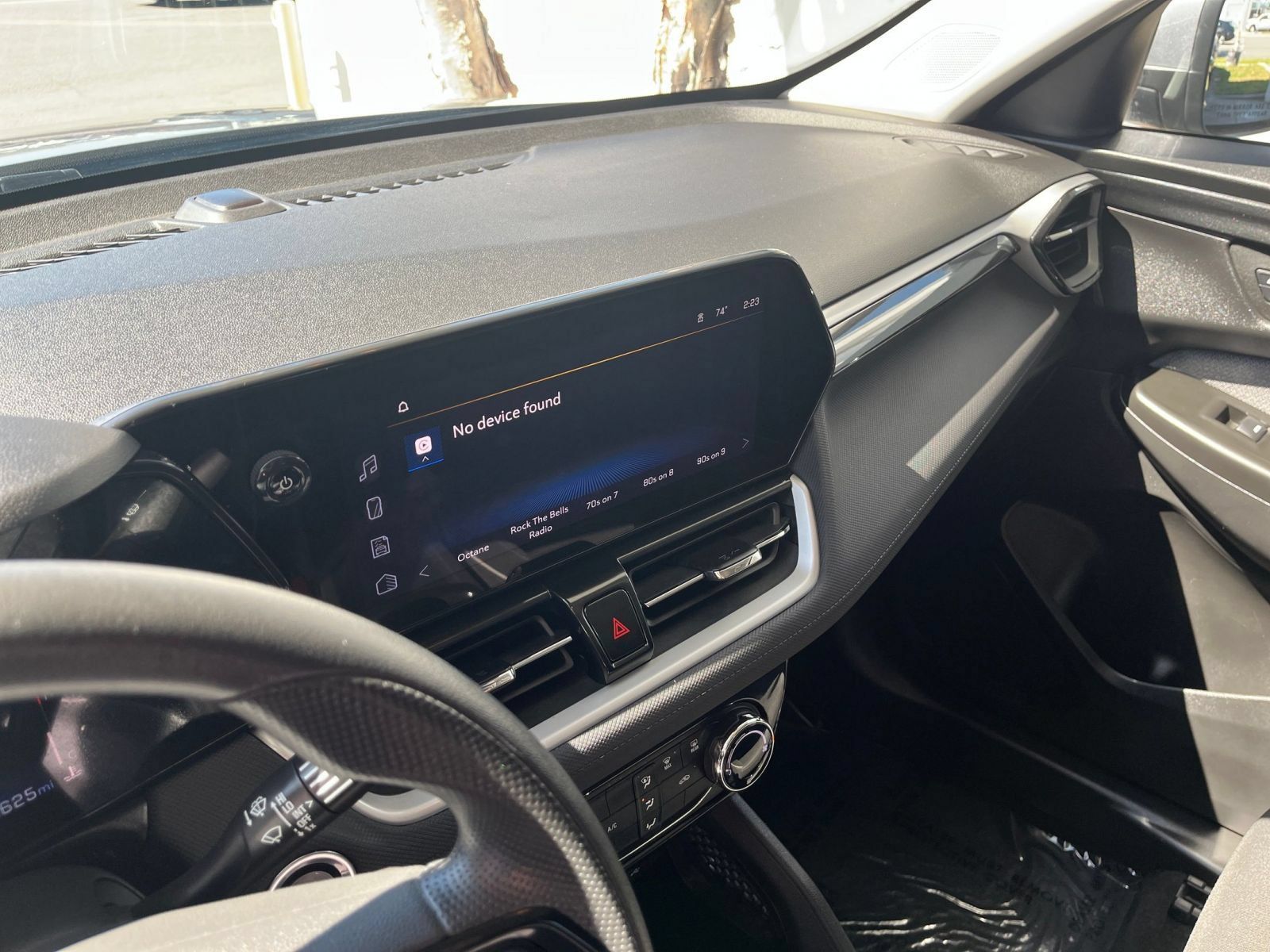 Used 2025 Chevrolet TrailBlazer LT FWD image 16