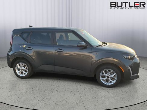 Used 2024 Kia Soul LX w/ Option Group 015 FWD image 7