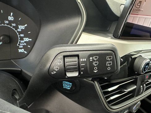 Used 2022 Ford Escape SE w/ Cold Weather Package image 27