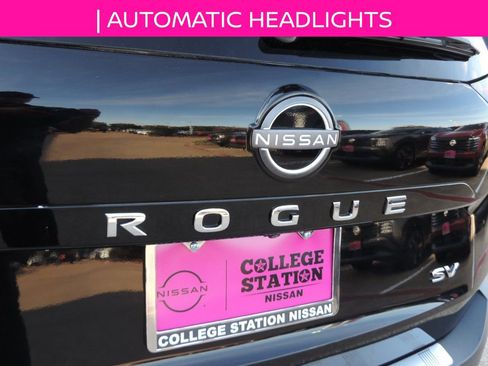 Used 2023 Nissan Rogue SV FWD image 11