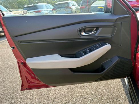 Used 2024 Honda Accord EX image 8