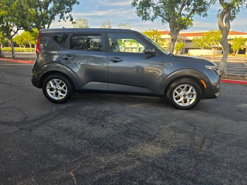 Used 2020 Kia Soul S FWD image 11