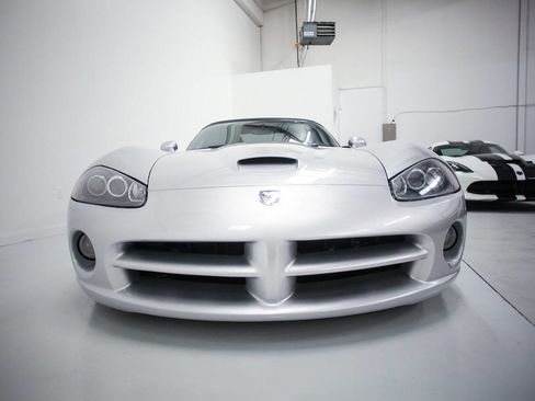 Used 2003 Dodge Viper SRT-10 image 11