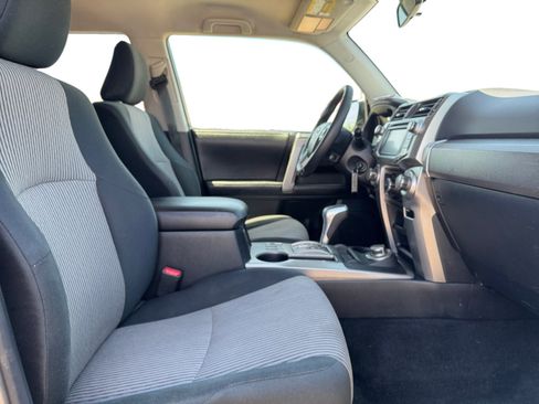 Used 2017 Toyota 4Runner SR5 AWD/4WD image 19