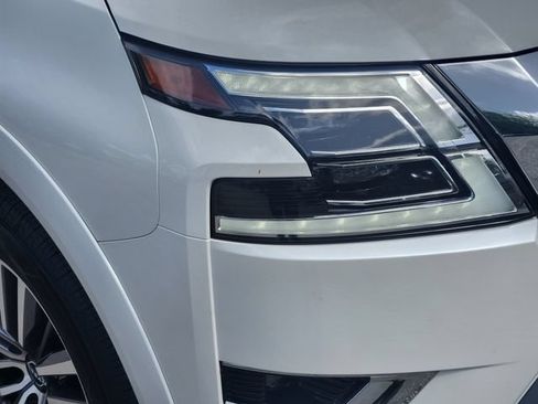 Used 2022 Nissan Armada SV w/ SV Appearance Package RWD image 9