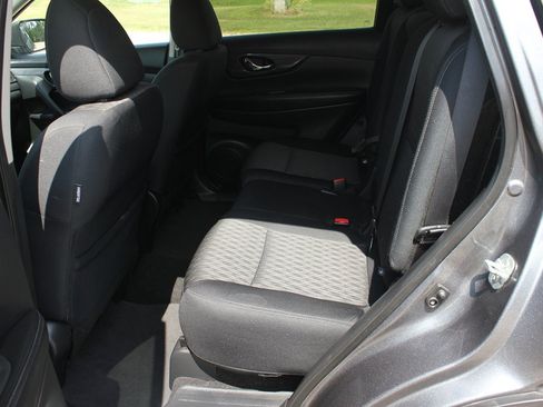 Used 2018 Nissan Rogue SV AWD/4WD image 37