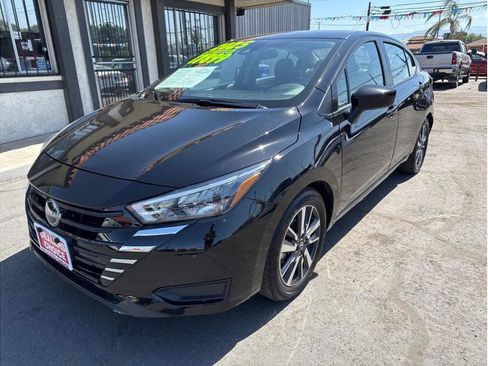 Used 2025 Nissan Versa SV FWD image 1