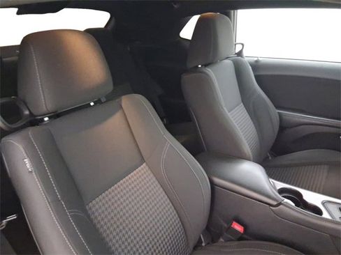 Used 2016 Dodge Challenger SXT w/ Driver Convenience Group image 14