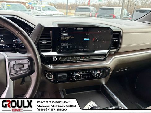 Used 2024 GMC Sierra 2500 SLT w/ SLT Premium Package image 18