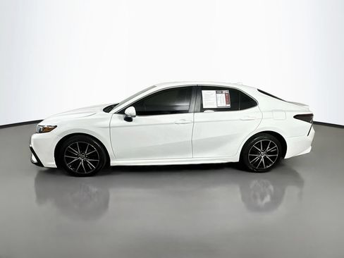Used 2023 Toyota Camry SE FWD image 5