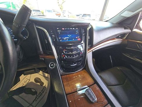 Used 2016 Cadillac Escalade ESV Luxury image 4