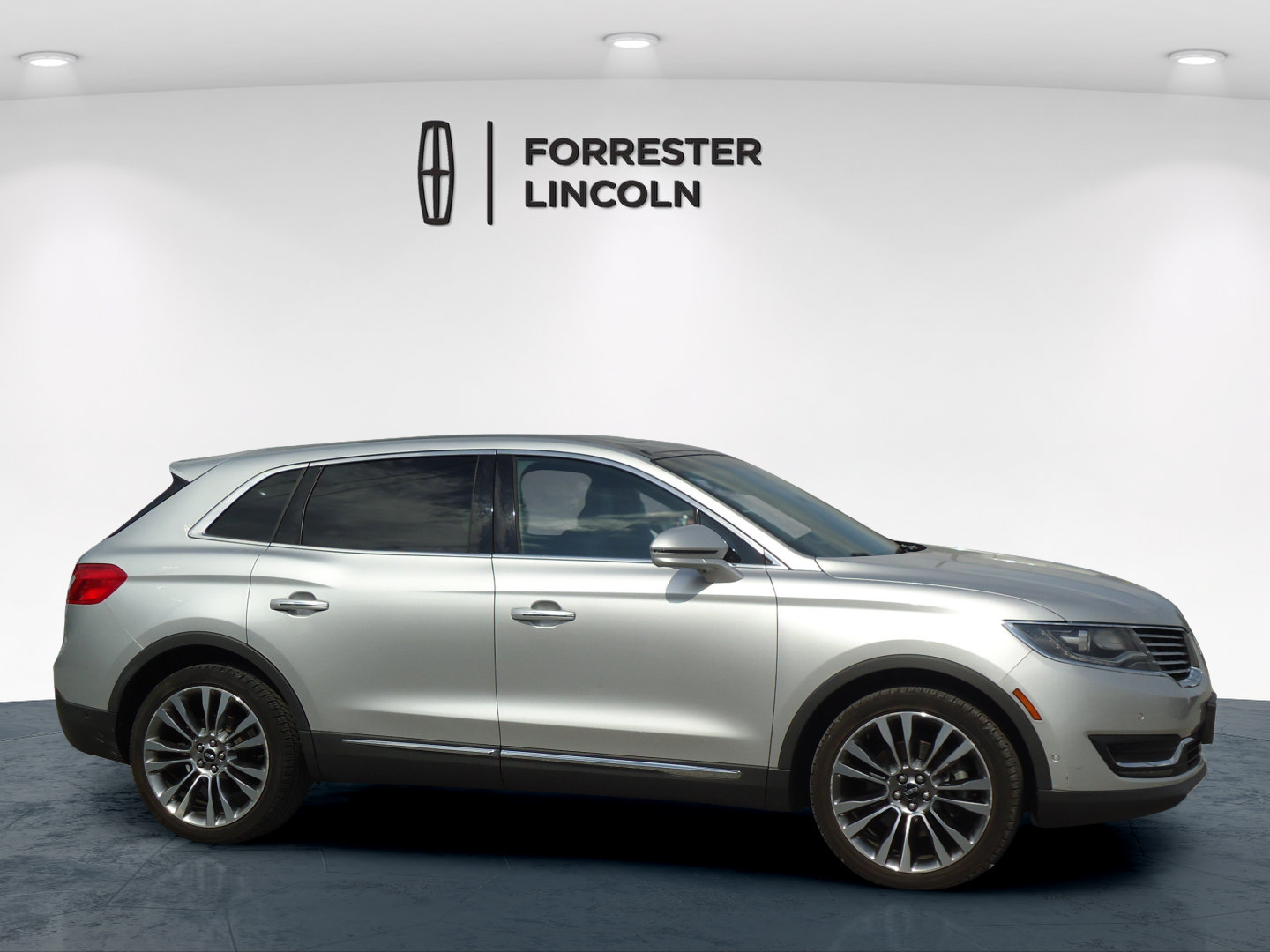 Used 2016 Lincoln MKX Reserve w/ Technology Package AWD/4WD image 2