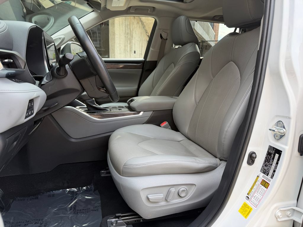 Used 2022 Toyota Highlander Limited AWD/4WD image 11
