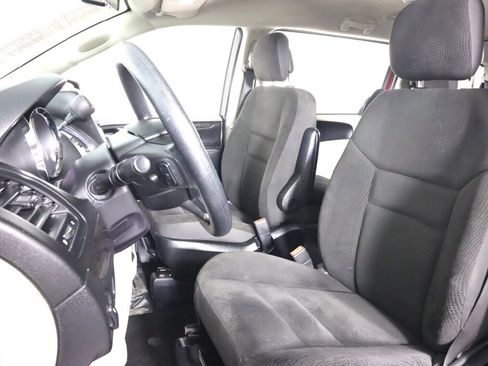 Used 2018 Dodge Grand Caravan SE w/ UConnect Hands-Free Group image 22