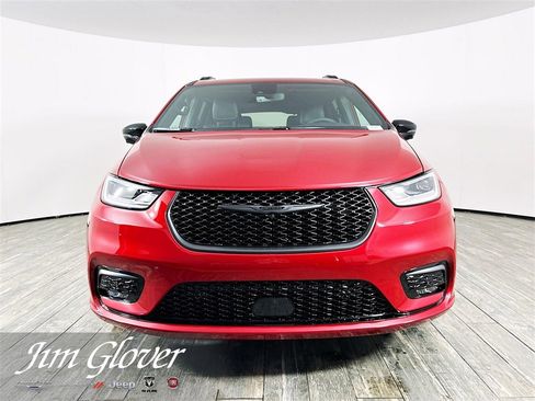 New 2026 Chrysler Pacifica Select w/ S Appearance Package image 2