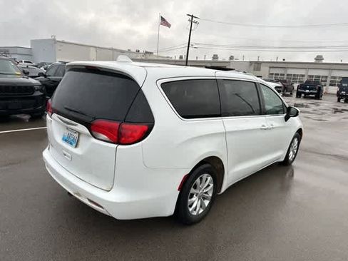 Used 2017 Chrysler Pacifica Touring w/ Tire & Wheel Group image 14