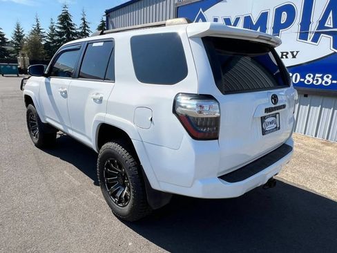 Used 2018 Toyota 4Runner SR5 Premium AWD/4WD image 15