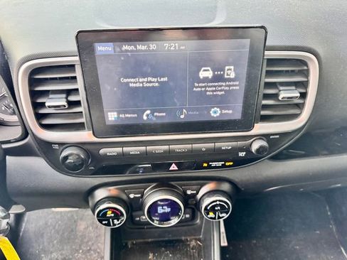 Used 2022 Hyundai Venue SEL image 13