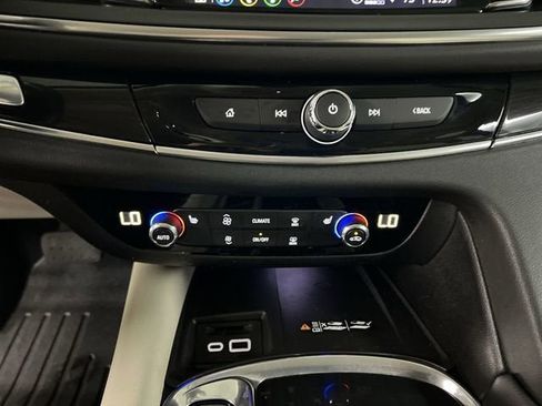 Certified 2023 Buick Enclave Essence AWD/4WD image 17