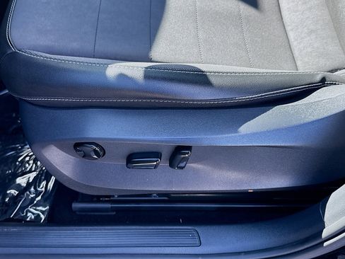 Used 2022 Volkswagen Taos SE image 17