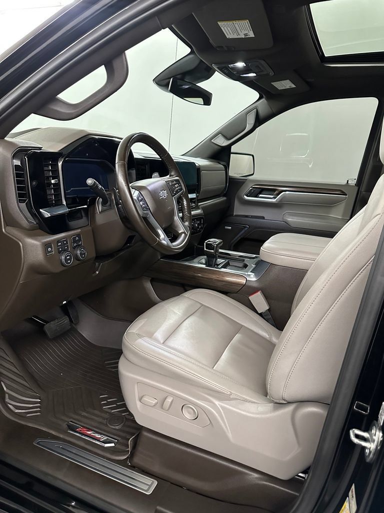 Used 2024 Chevrolet Silverado 1500 RST w/ Convenience Package II AWD/4WD image 10