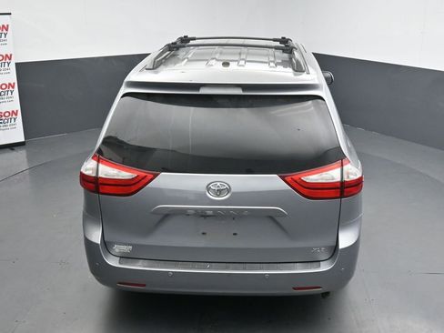 Used 2016 Toyota Sienna XLE Premium FWD image 16