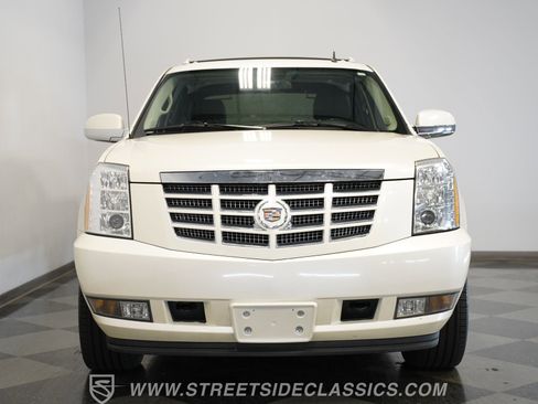Used 2009 Cadillac Escalade EXT image 22