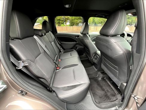 Used 2025 Subaru Forester Touring AWD/4WD image 30