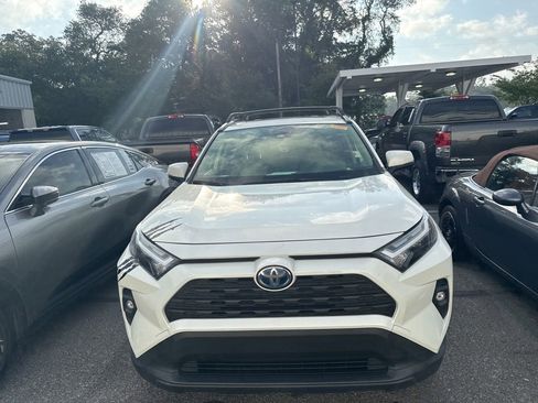 Used 2022 Toyota RAV4 XLE Premium AWD/4WD image 2