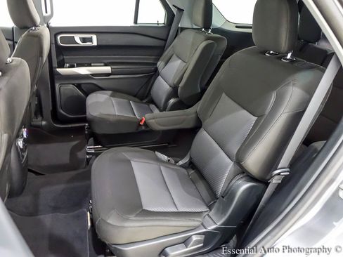 Used 2022 Ford Explorer XLT AWD/4WD image 16