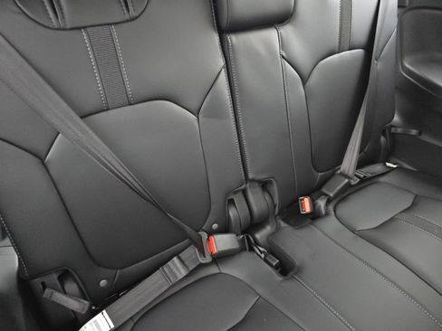 New 2025 Honda Pilot Touring image 28