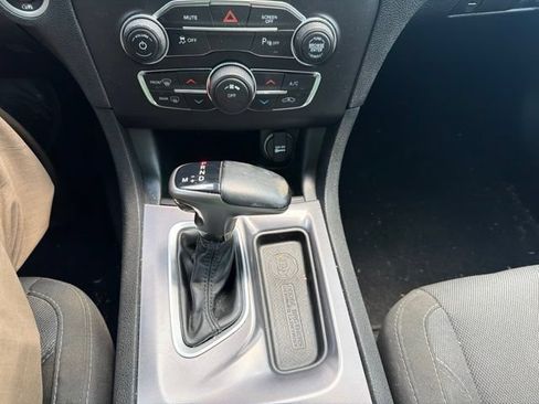 Used 2019 Dodge Charger SXT RWD image 16