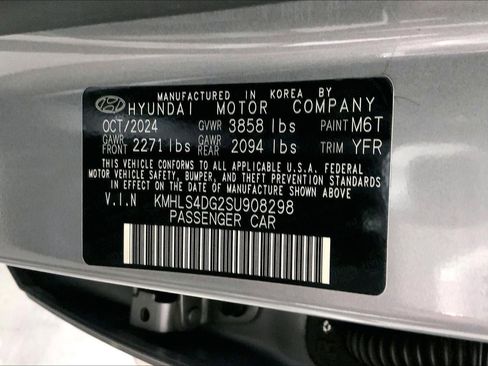 Used 2025 Hyundai Elantra SEL FWD image 31