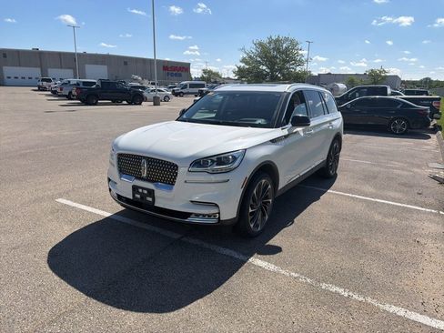 Used 2023 Lincoln Aviator Reserve w/ Equipment Group 201A AWD/4WD image 2