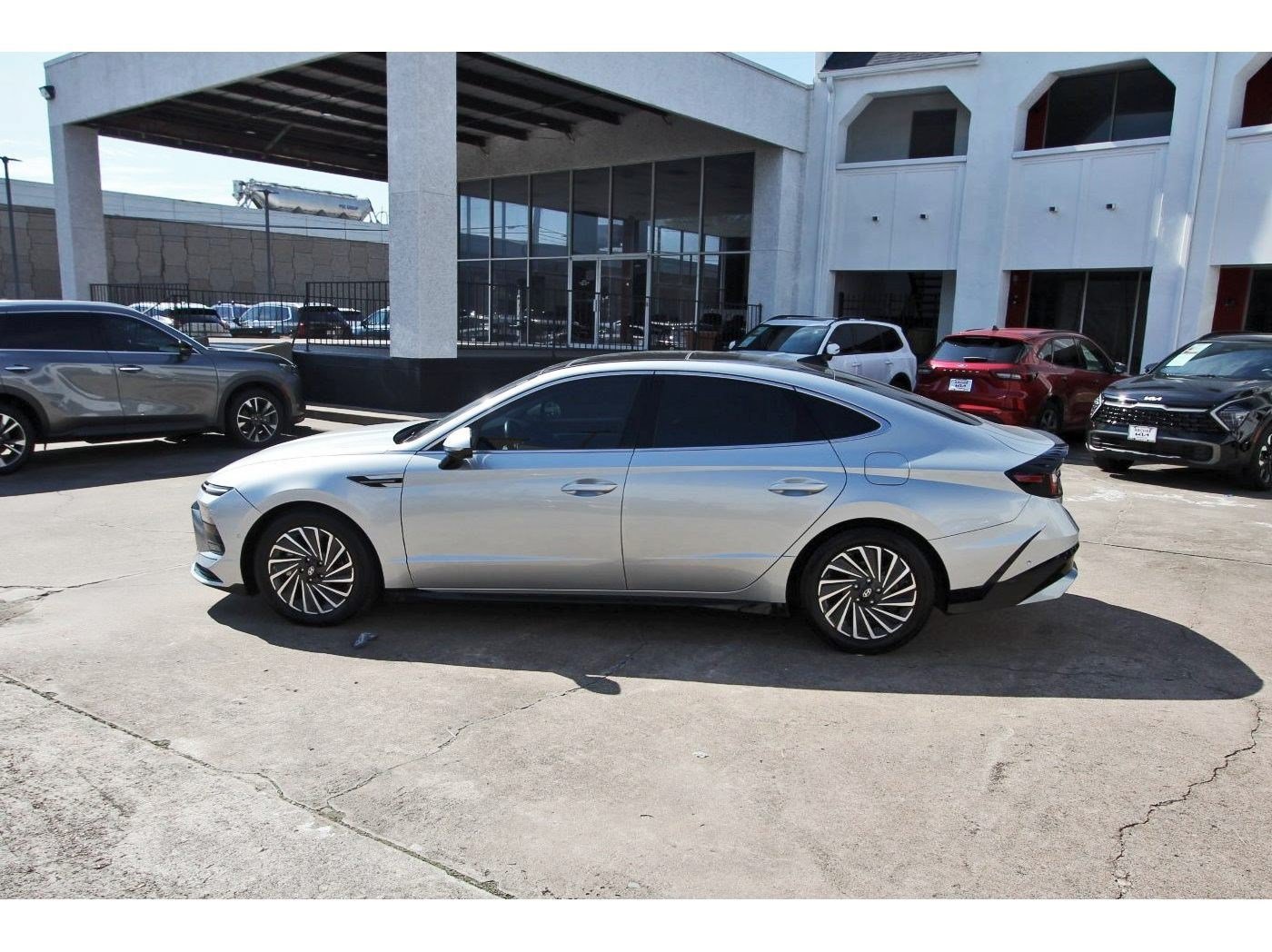 Used 2024 Hyundai Sonata Limited FWD image 4