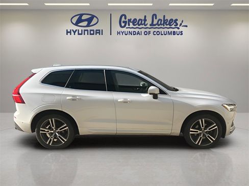 Used 2018 Volvo XC60 T5 Momentum w/ Vision Package image 6