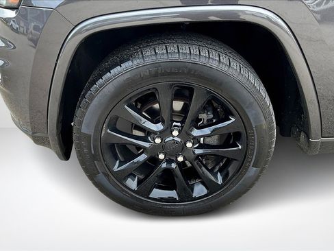 Used 2018 Jeep Grand Cherokee Altitude image 32