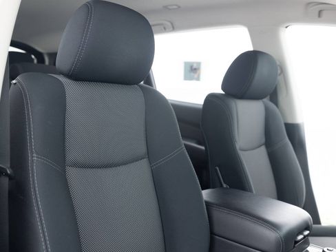 Used 2018 Nissan Pathfinder S AWD/4WD image 26