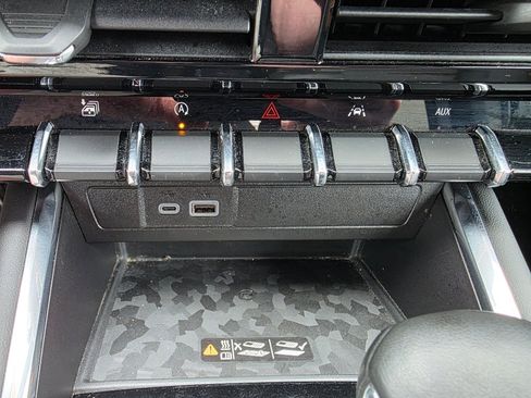 Used 2023 GMC Canyon AT4 w/ AT4 Premium Package AWD/4WD image 25
